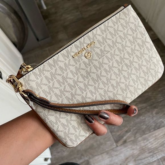 New🌸 mk Jet Set Charm Signature Logo Medium Top Zip Wristlet - Picture 3 of 7